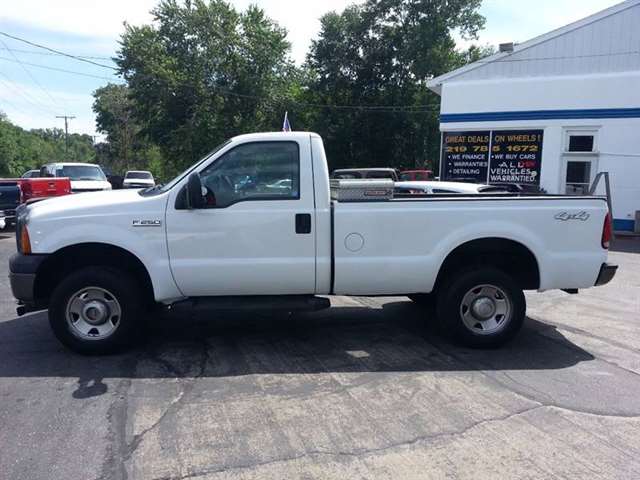 2006 Ford F-250 Super Duty XL 2dr Regular Cab 4WD LB